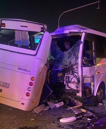 3 midibüsün karıştığı kazada 6 yaralı