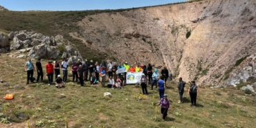 Doğa severlerden Karga Kuyusu'na gezi