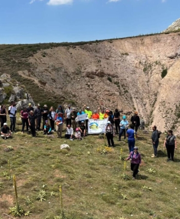 Doğa severlerden Karga Kuyusu'na gezi