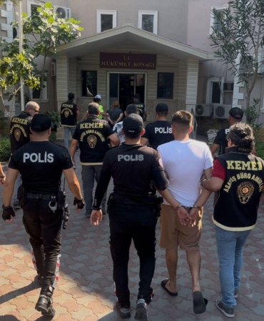 Kemer'de zehir tacirlerine operasyon; 3 tutuklama