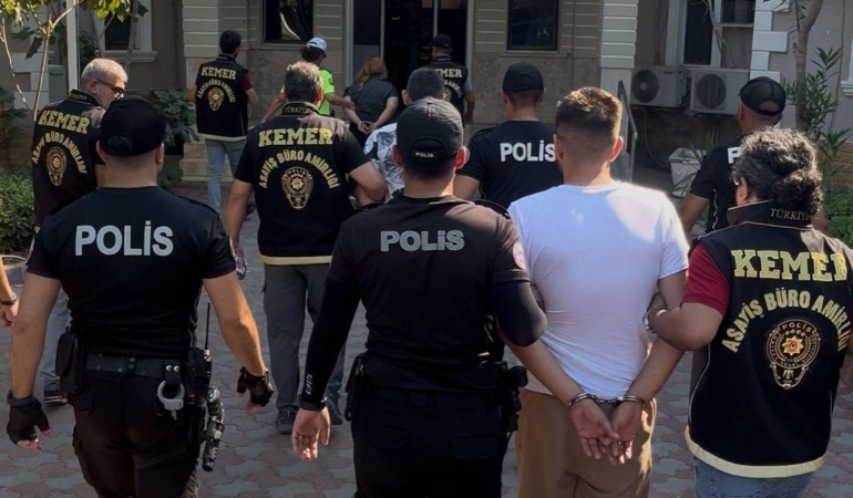 Kemer'de zehir tacirlerine operasyon; 3 tutuklama