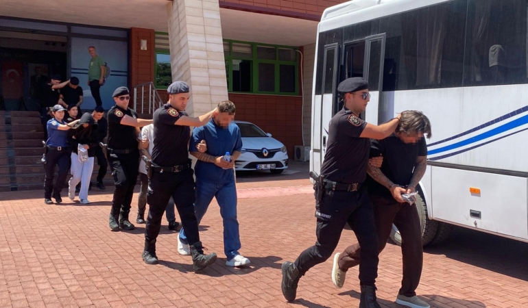 Isparta’da silahlı ‘yan bakma’ kavgası; 3 yaralı, 2 tutuklama