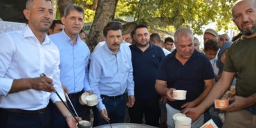 AK Parti Serik’ten aşure ikramı