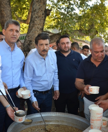 AK Parti Serik’ten aşure ikramı