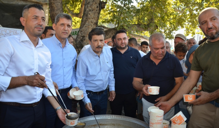 AK Parti Serik’ten aşure ikramı