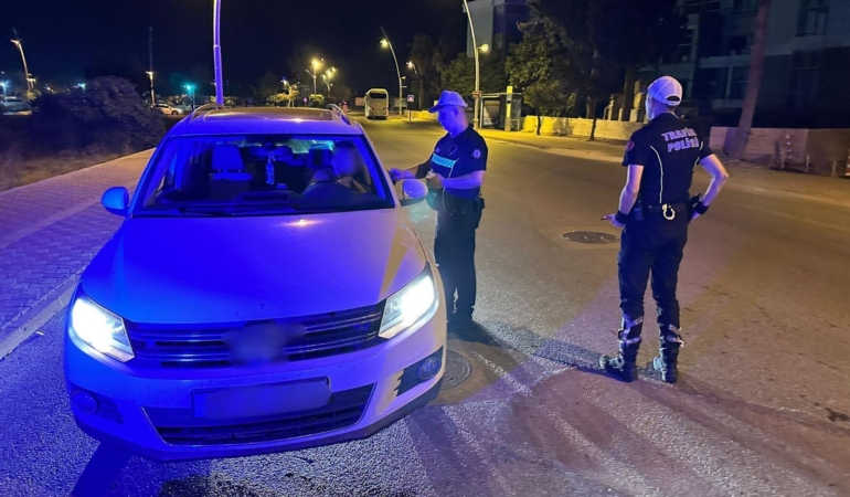 Kemerde trafik denetimi; 674 sürücü ve yolcuya ceza yazıldı