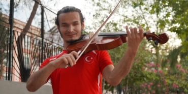 Görme engelli Ragıp Ali hem spor hem müzik kariyerinde kalıcılığı hedefliyor