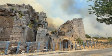 Antalya’da 3 orman yangın kontrol altında, 2’sine müdahale sürüyor (5)