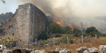 Antalya’da 3 orman yangını kontrol altında, 2’sine müdahale sürüyor (8)