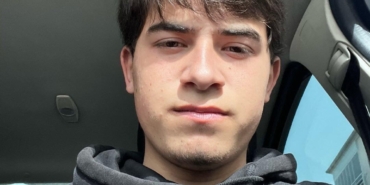 Hafif ticari araçla çarpışan motosikletli öldü