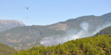 Antalya’nın 2 ilçesindeki orman yangınlarına müdahale 2’nci günde de sürüyor