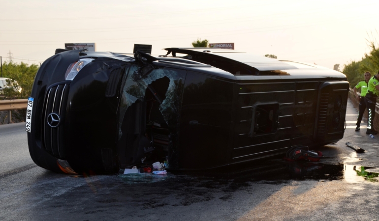 Minibüsün çarptığı çekicinin sürücüsü öldü