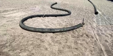 Kirlilikle gündeme gelen sahilde 500 metrelik boru kıyıya vurdu