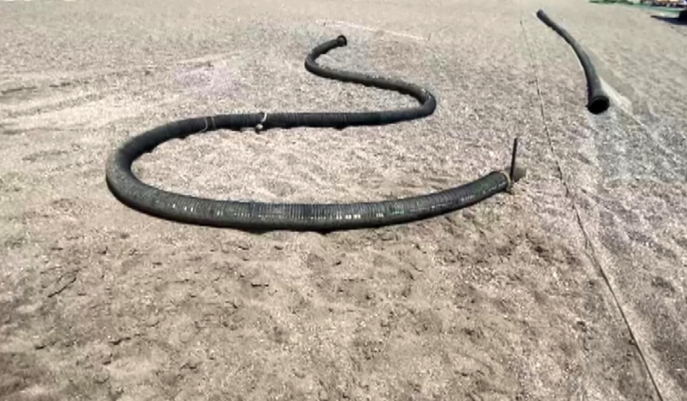 Kirlilikle gündeme gelen sahilde 500 metrelik boru kıyıya vurdu