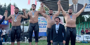 Kemer Belediyesi güreşçileri kürsüye çıktı