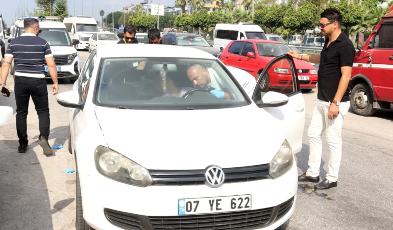 Direksiyon başında ölü bulundu