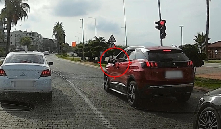 Araçlarından izmarit atan sürücülere ceza