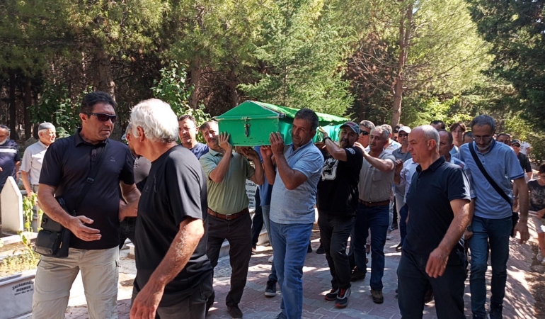 Savrulan otomobilin çarptığı Arda öldü (2)