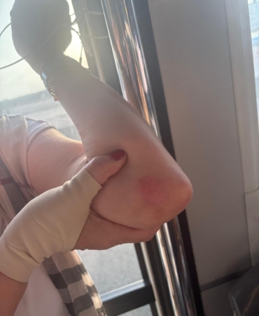 Antalya Havalimanında iniş takımından duman çıkan uçağın yolcuları slayt açılarak tahliye edildi