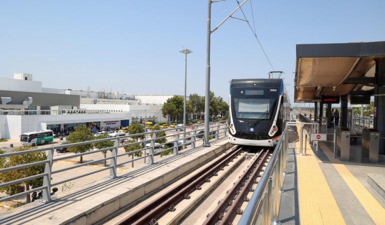 Havalimanı Gelen Yolcu Terminali’ne yeni tramvay durağı