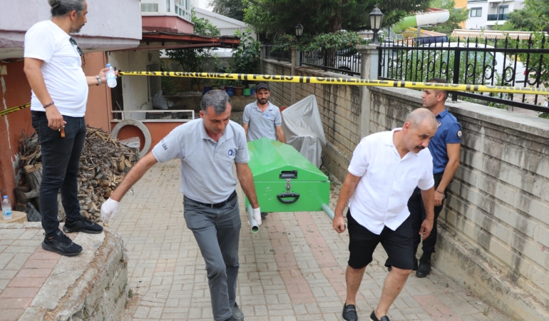 Evinin önünde ölü bulundu