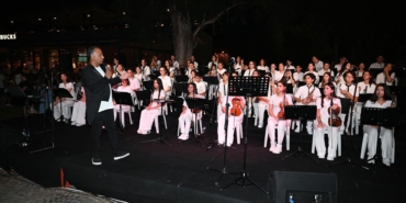 Kemer’de sokak hayvanları yararına konser