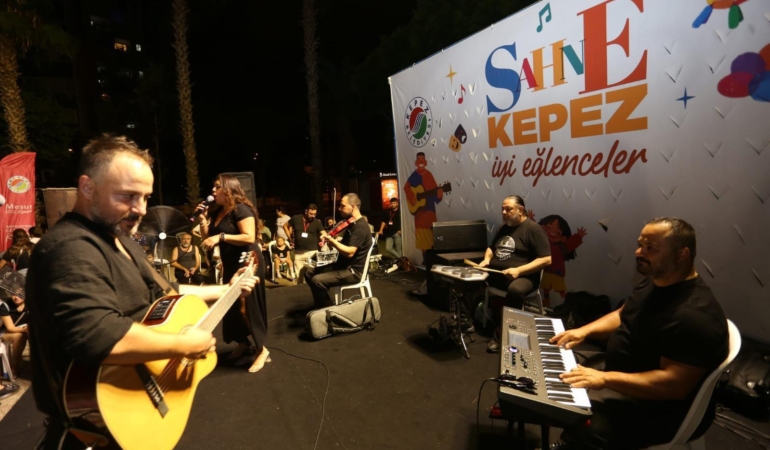 ‘Sahne Kepez’ rüzgarı Yenidoğan Mahallesi’nde esti