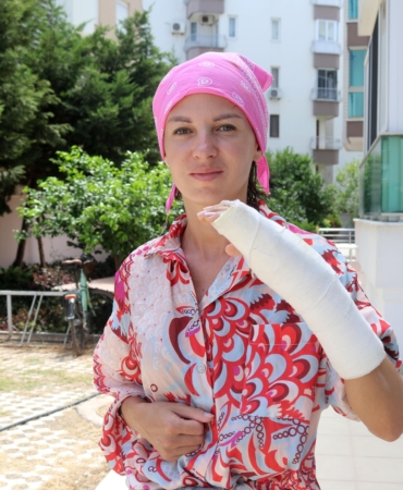 Evine girerken sopalı saldırıya uğradı; şüpheli eş tutuklandı