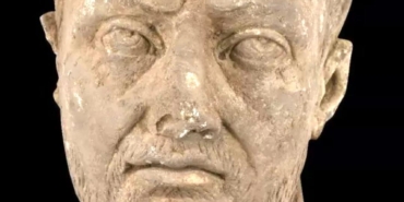 Aspendos kazılarında imparator başı heykeli bulundu