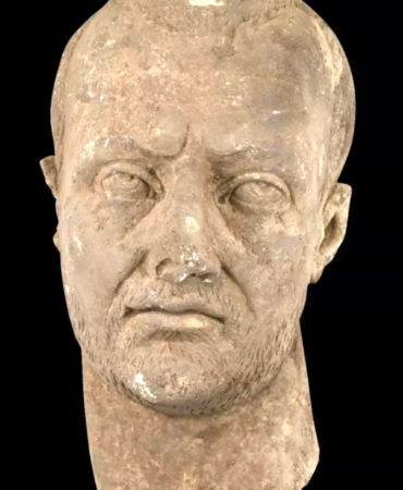 Aspendos kazılarında imparator başı heykeli bulundu