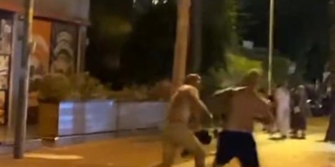 Rusların tekme ve yumruklu kavgası kamerada