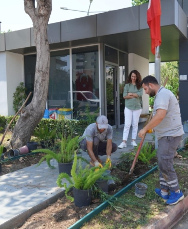 Konyaaltı’nda Muhtarlık Binaları Çiçekleniyor