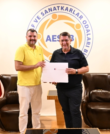 Başkan Çobanoğlu’ndan Nazik Doğum Günü Ziyareti