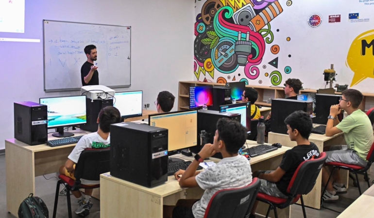 Gençler Robotik Kodlama ile Geleceği Şekillendiriyor
