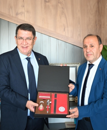 Çiçekçilerden Esnaf Ziyareti ve Kutlama