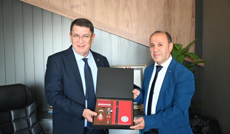 Çiçekçilerden Esnaf Ziyareti ve Kutlama