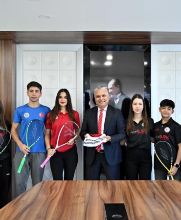 Muratpaşa’nın Gururu: İstanbul’da Squash Şampiyonası!