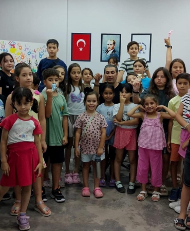 Çocuklar Tiyatro ile Sahneye Hazırlanıyor!