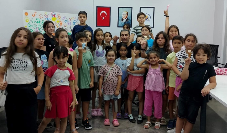 Çocuklar Tiyatro ile Sahneye Hazırlanıyor!