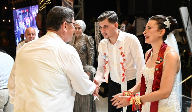 Karagöz Ailesi’nin Mutlu Günü: Düğün Coşkusu