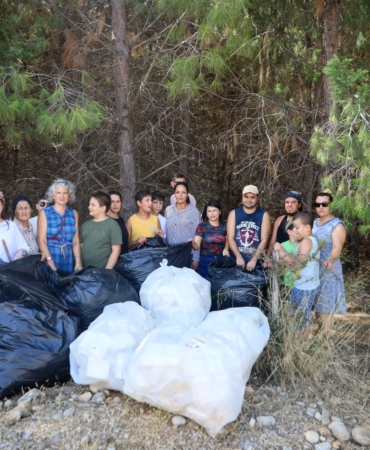 Otizmli çocuklardan yangına karşı orman temizliği