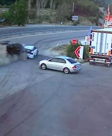 6 kişinin yaralandığı kaza kamerada