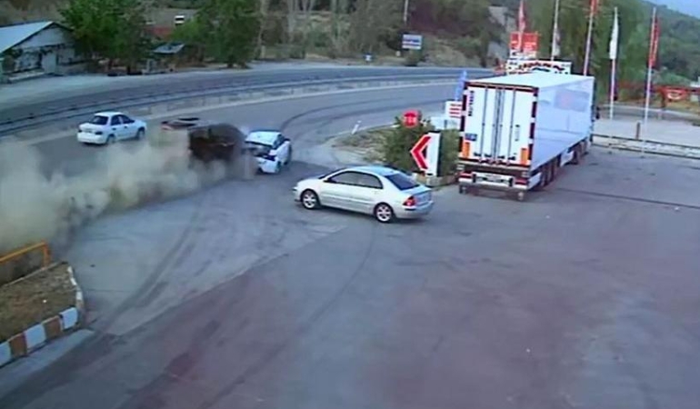 6 kişinin yaralandığı kaza kamerada