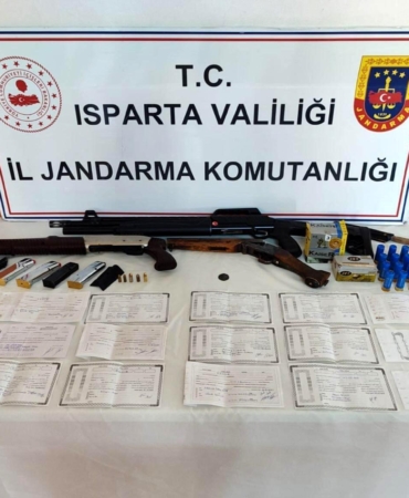 Senetler çerçevenin arkasından çıktı