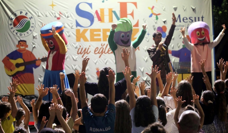 ‘Sahne Kepez’ ile sanat sokakta, eğlence mahallelerde