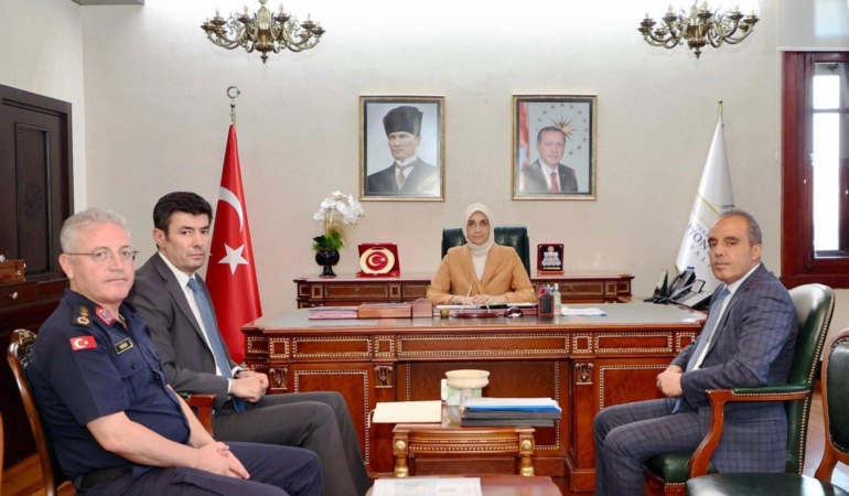 Afyonkarahisar’da ‘havai fişek’, ‘meşale’ ve ‘bidonla yakıt satışı’ yasağı