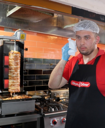 Antalya’da döner ustalarının ‘sıcak’ sınavı