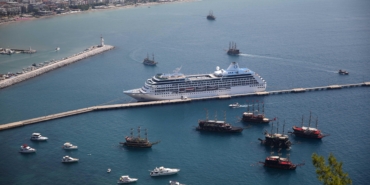 ABD’li turistler, kruvaziyerle Alanya’ya geldi