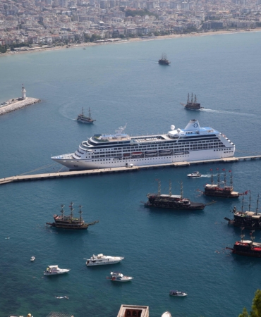 ABD’li turistler, kruvaziyerle Alanya’ya geldi