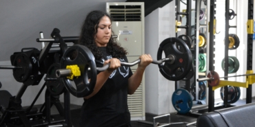 Depremzede Zehra, bilek gücüyle hayata yeniden tutundu